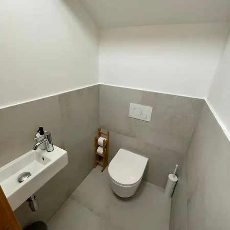 Lägenhet Apartment, 4 Rooms, Living Room, Eating Room, 8-10 Persons, Centre, Grand Vinohrady Prag